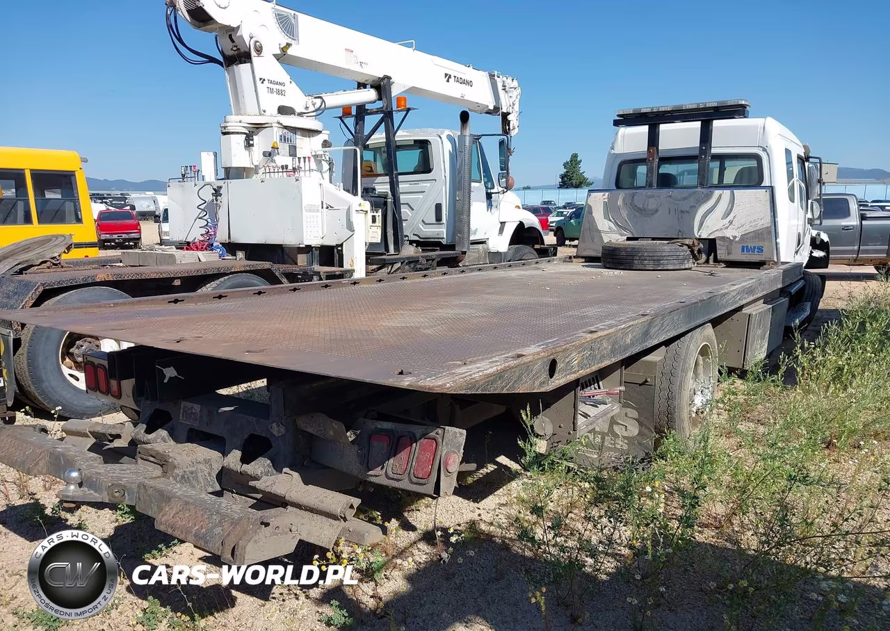 2018 Freightliner M2 106 VIN:1FVACWFC2JHJX2702 - 4
