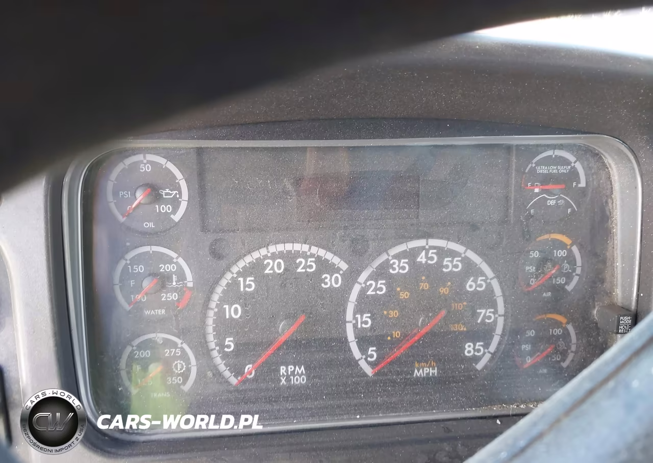 2018 Freightliner M2 106 VIN:1FVACWFC2JHJX2702 - 5