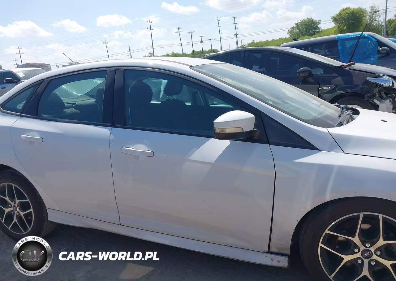 2015 Ford Focus Se VIN:1FADP3F22FL384657 - 14