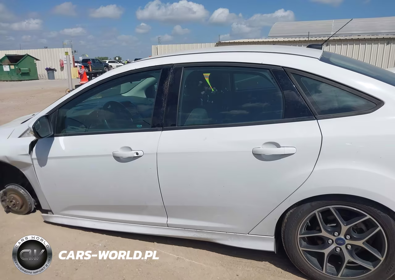 2015 Ford Focus Se VIN:1FADP3F22FL384657 - 15
