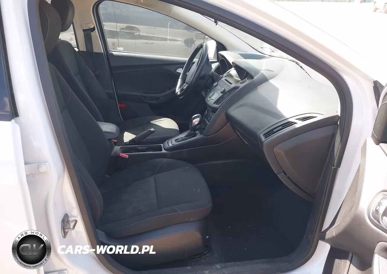2015 Ford Focus Se VIN:1FADP3F22FL384657 - 5