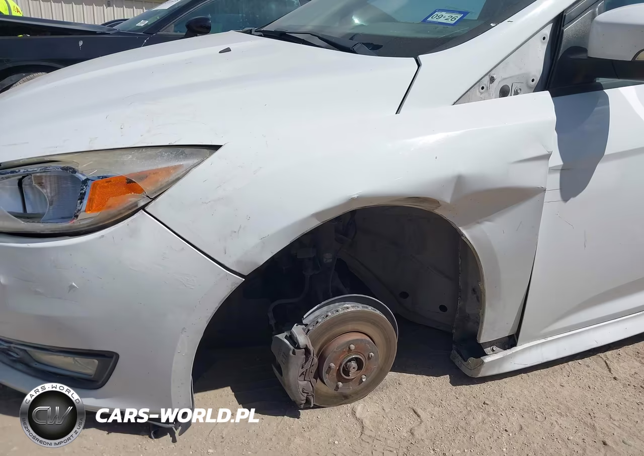 2015 Ford Focus Se VIN:1FADP3F22FL384657 - 6
