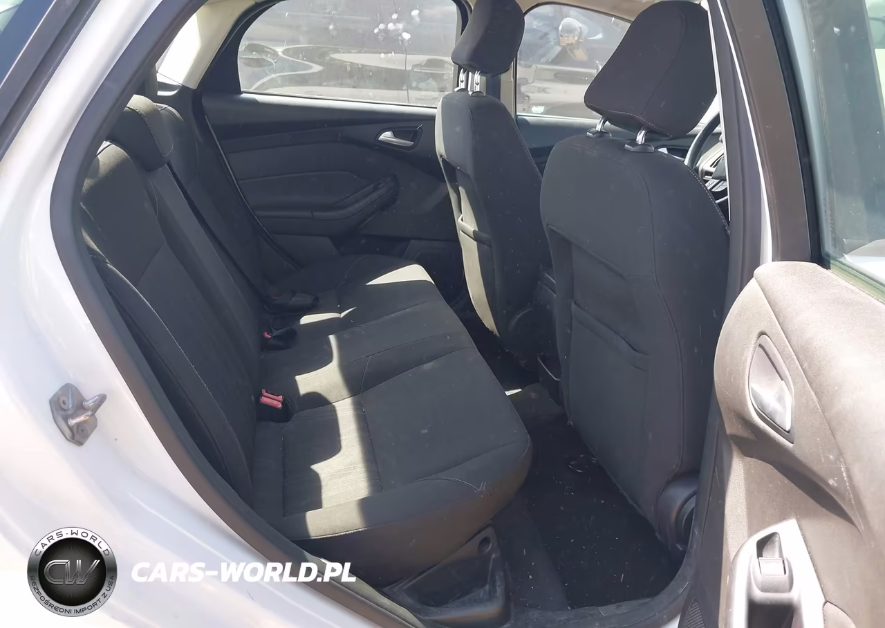 2015 Ford Focus Se VIN:1FADP3F22FL384657 - 8