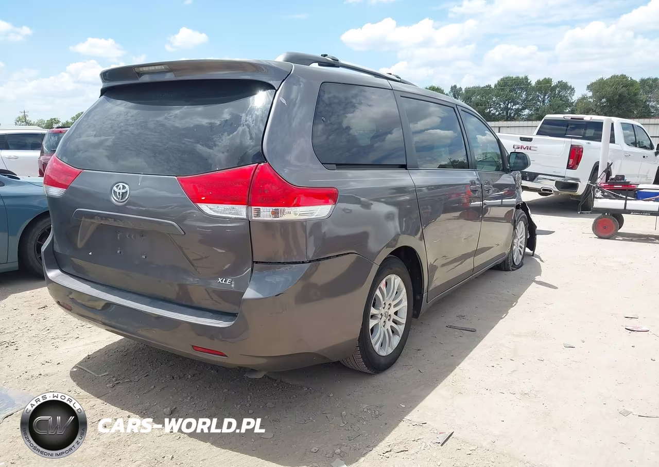 2011 Toyota Sienna Xle V6 VIN:5TDYK3DC3BS154124 - 4