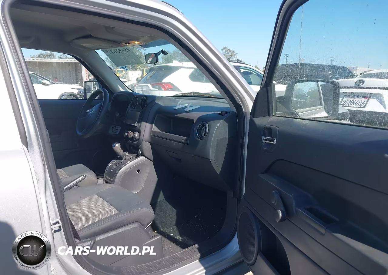 2010 Jeep Patriot Sport VIN:1J4NT2GA8AD569867 - 5