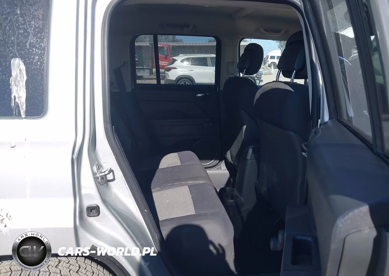 2010 Jeep Patriot Sport VIN:1J4NT2GA8AD569867 - 8