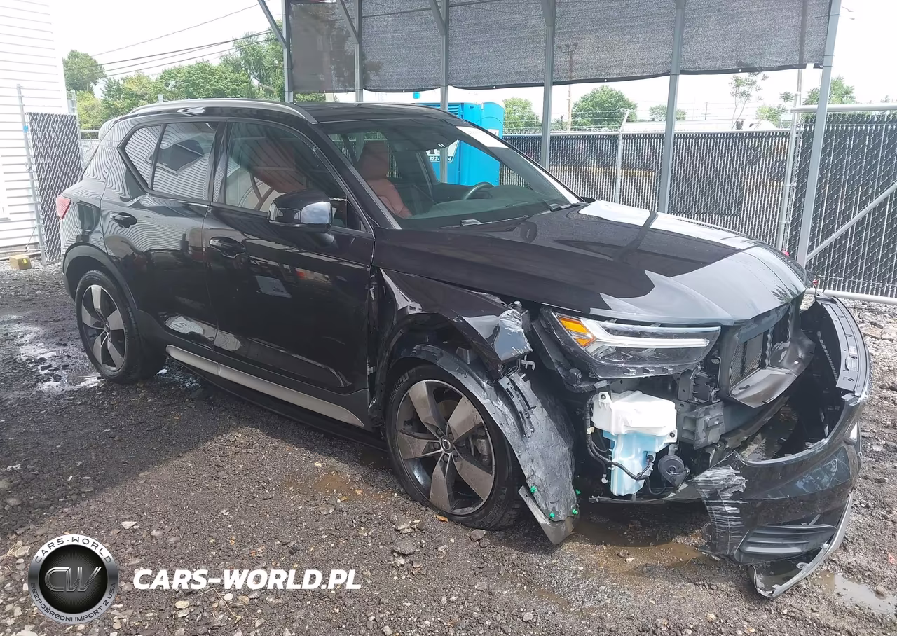 2019 Volvo Xc40 T5 Momentum – zdjęcie 1 z 18