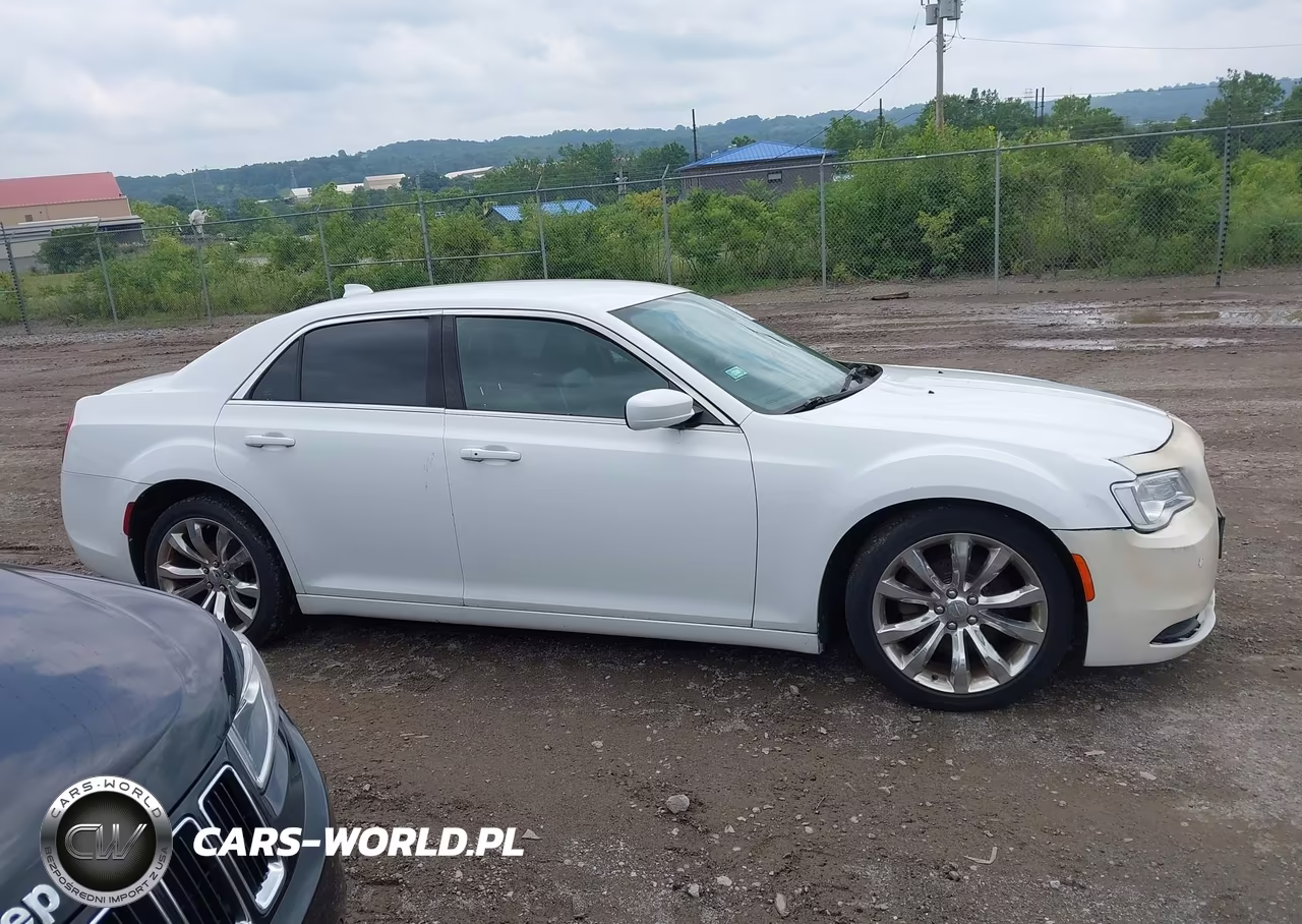 2016 Chrysler 300 Limited VIN:2C3CCAAG5GH343774 - 13