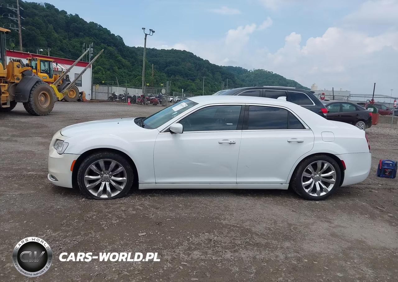 2016 Chrysler 300 Limited VIN:2C3CCAAG5GH343774 - 14