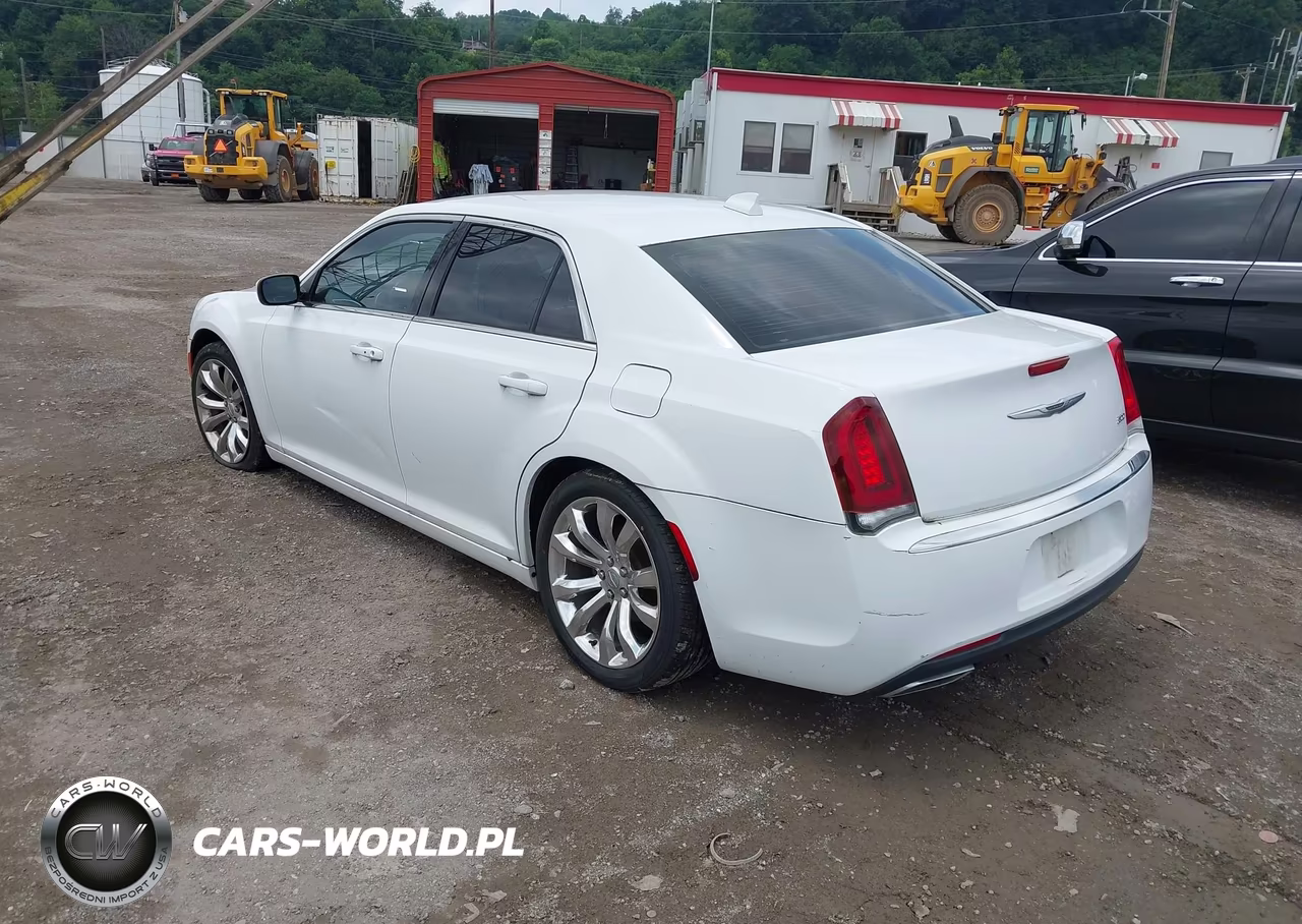 2016 Chrysler 300 Limited VIN:2C3CCAAG5GH343774 - 3