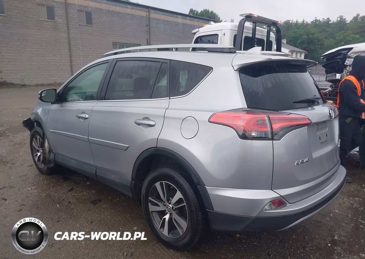 2017 Toyota Rav4 Xle VIN:2T3RFREVXHW591363 - 3