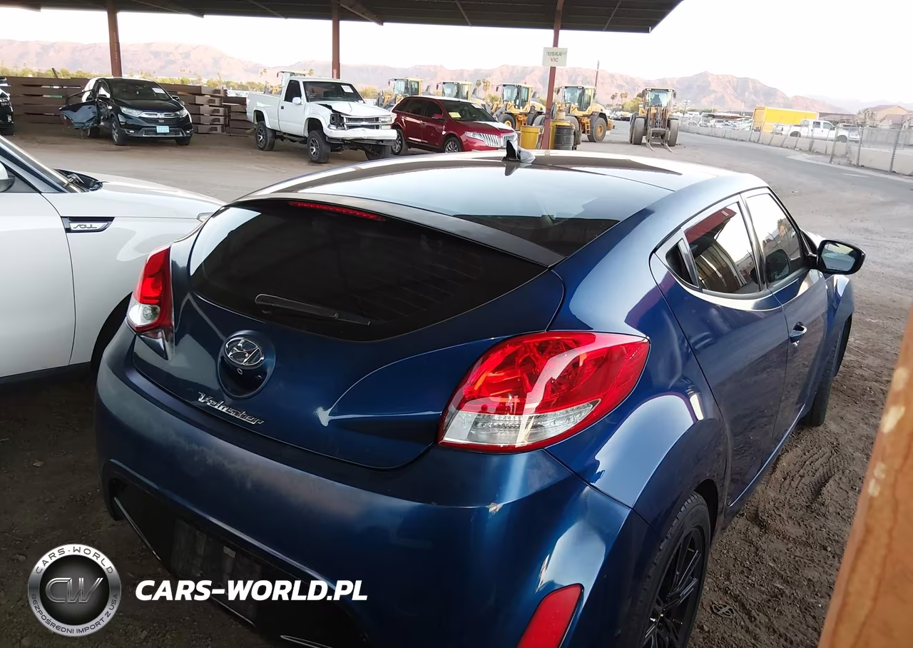 2016 Hyundai Veloster VIN:KMHTC6AD6GU302688 - 4