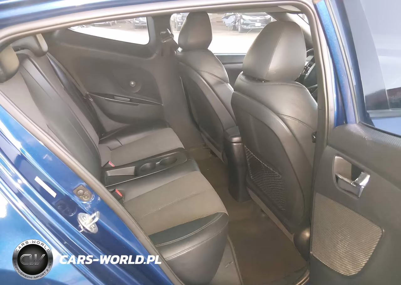 2016 Hyundai Veloster VIN:KMHTC6AD6GU302688 - 8