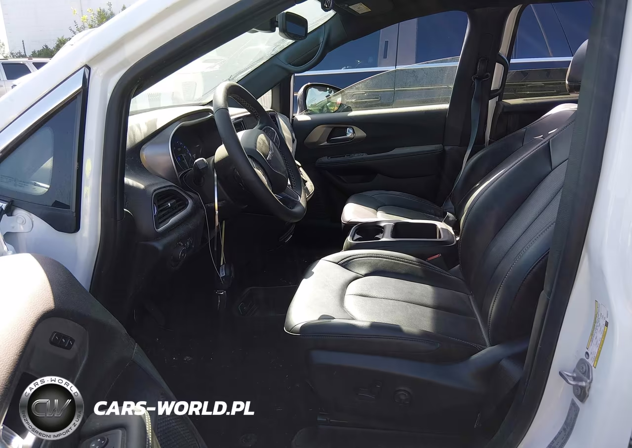 2025 Chrysler Pacifica Select VIN:2C4RC1BG6SR569751 - 5