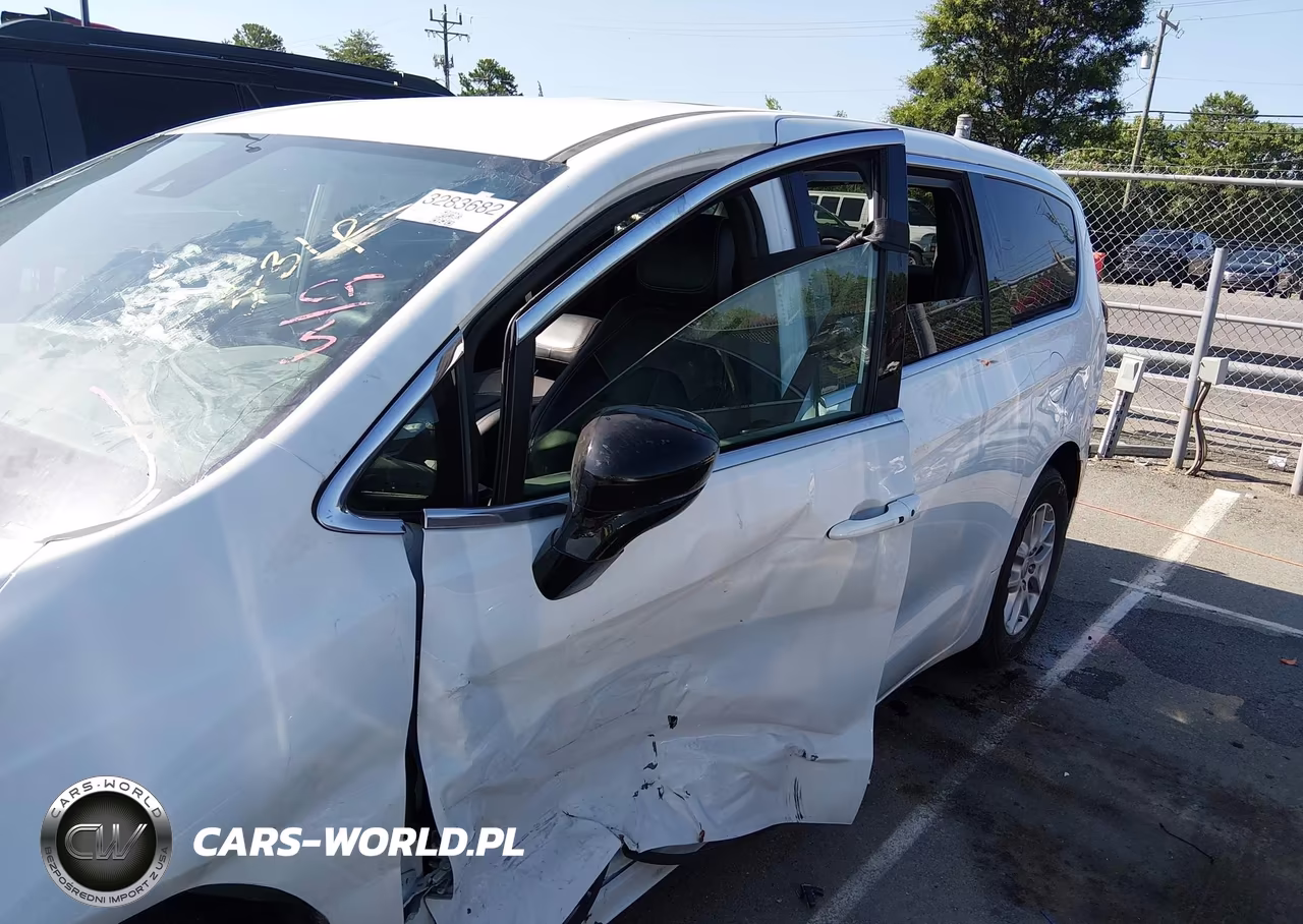 2025 Chrysler Pacifica Select VIN:2C4RC1BG6SR569751 - 6