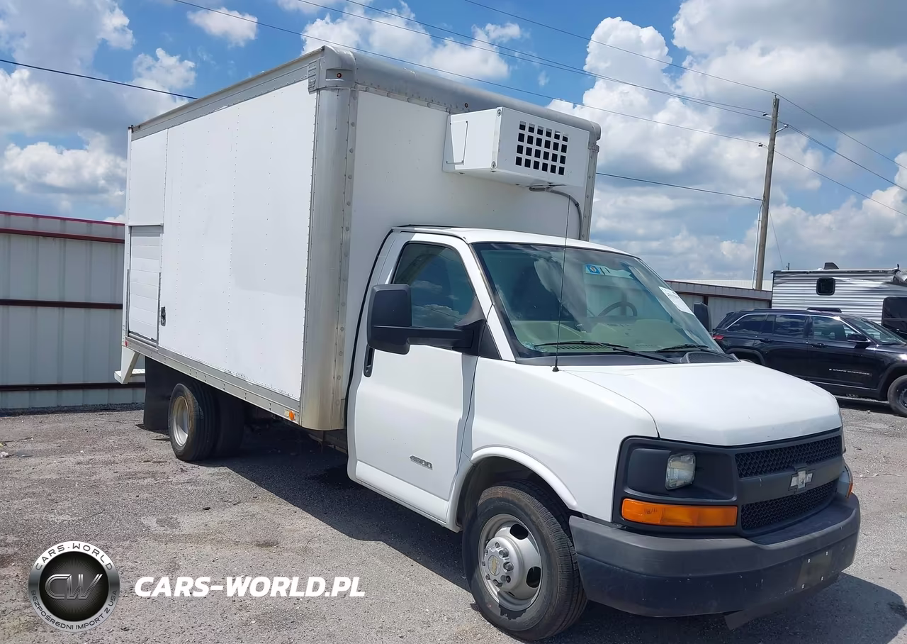 2015 Chevrolet Express Cutaway 4500 – zdjęcie 1 z 15