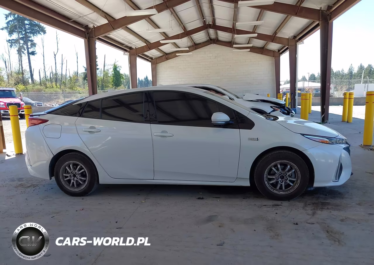 2018 Toyota Prius Prime Premium VIN:JTDKARFP3J3082014 - 14