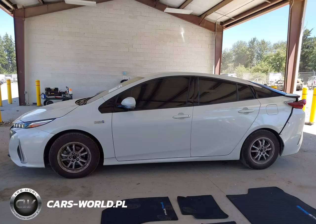 2018 Toyota Prius Prime Premium VIN:JTDKARFP3J3082014 - 15