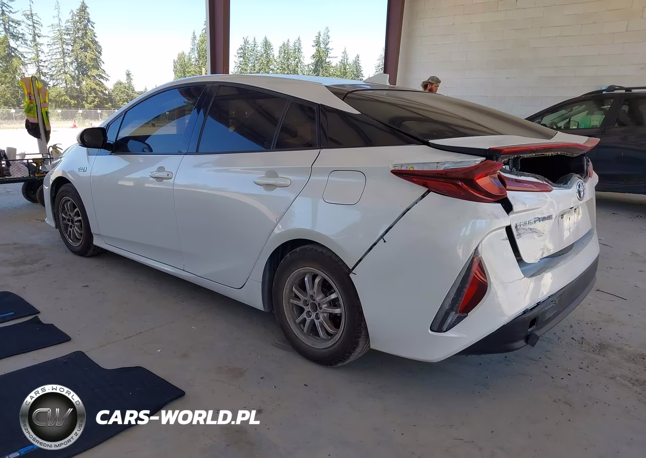 2018 Toyota Prius Prime Premium VIN:JTDKARFP3J3082014 - 3