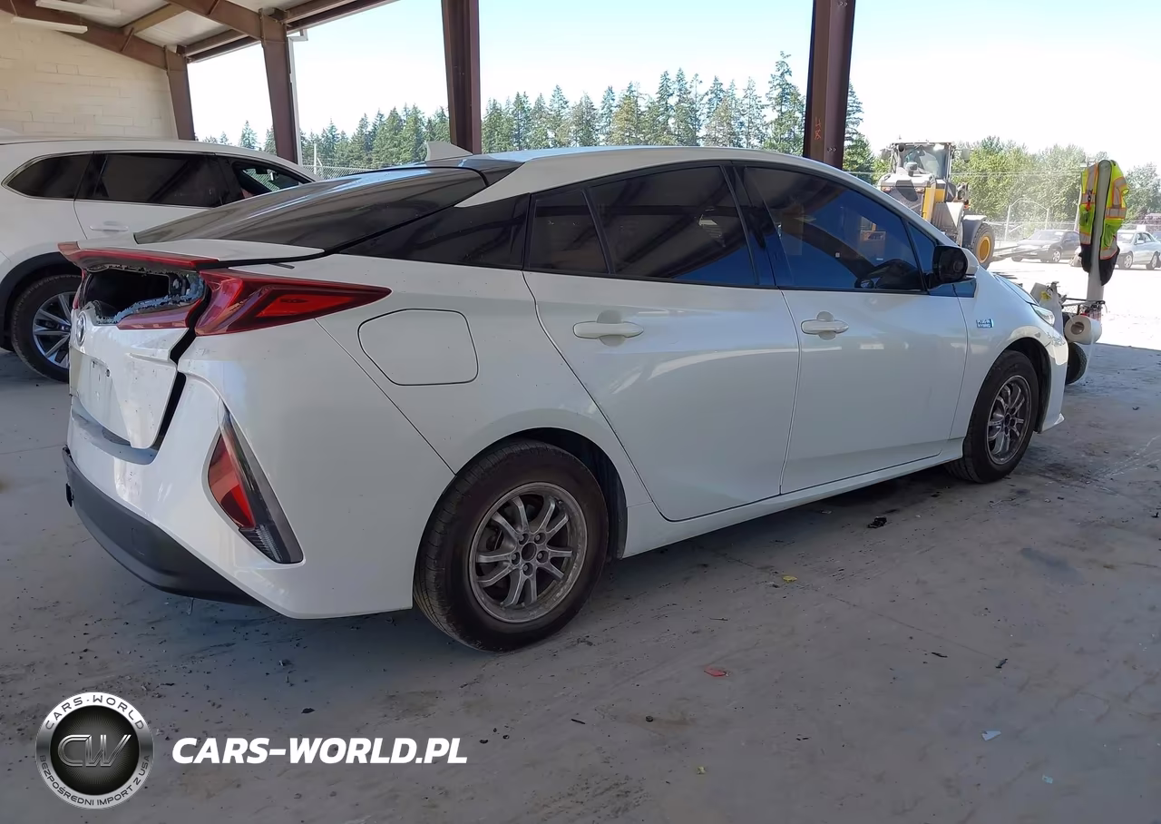 2018 Toyota Prius Prime Premium VIN:JTDKARFP3J3082014 - 4