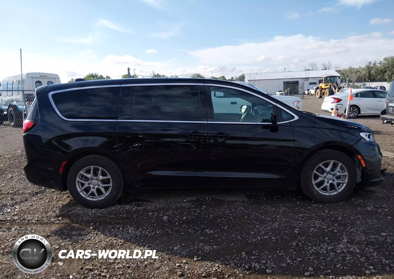 2025 Chrysler Pacifica Select VIN:2C4RC1BG5SR579106 - 13