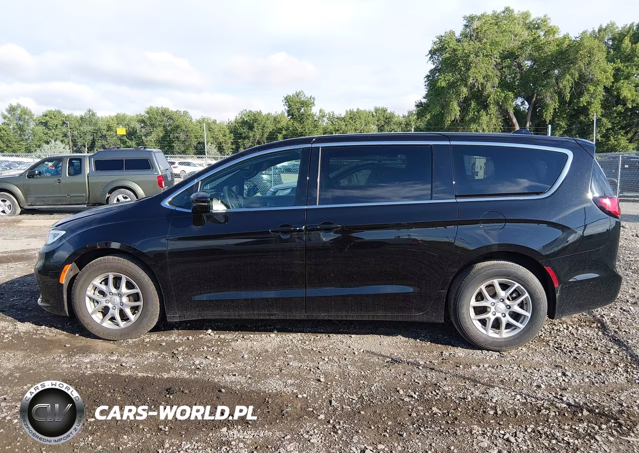 2025 Chrysler Pacifica Select VIN:2C4RC1BG5SR579106 - 14