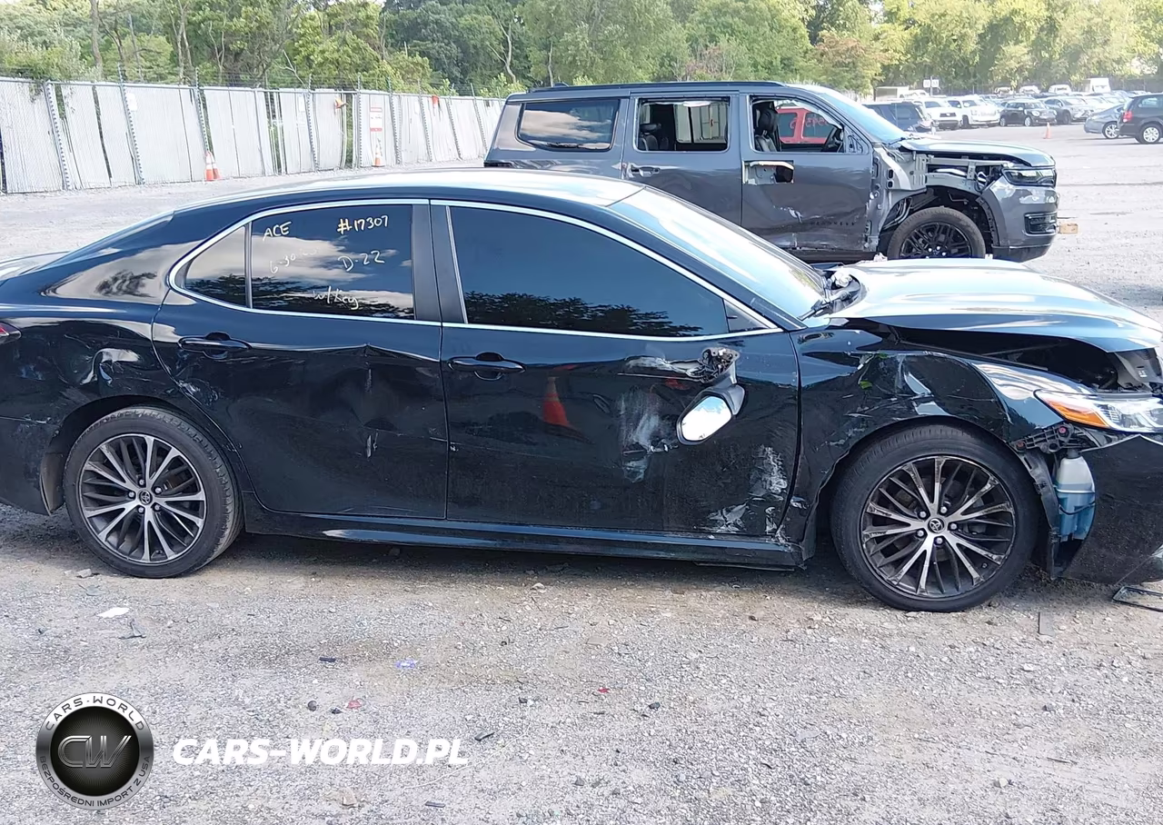 2018 Toyota Camry Se VIN:4T1B11HKXJU674521 - 18