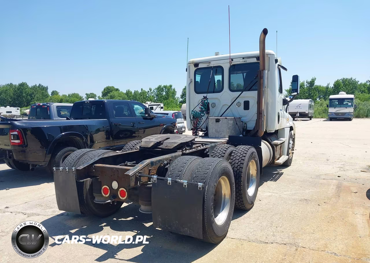 2013 Freightliner Cascadia 125 VIN:1FUJGEBG9DLFA5120 - 4