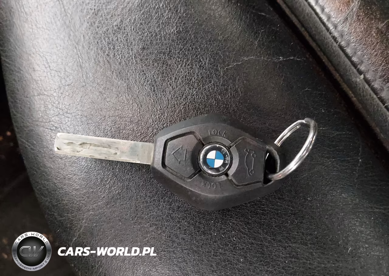 2003 BMW 3 Series 325Xi VIN:WBAEP33483PF03045 - 11