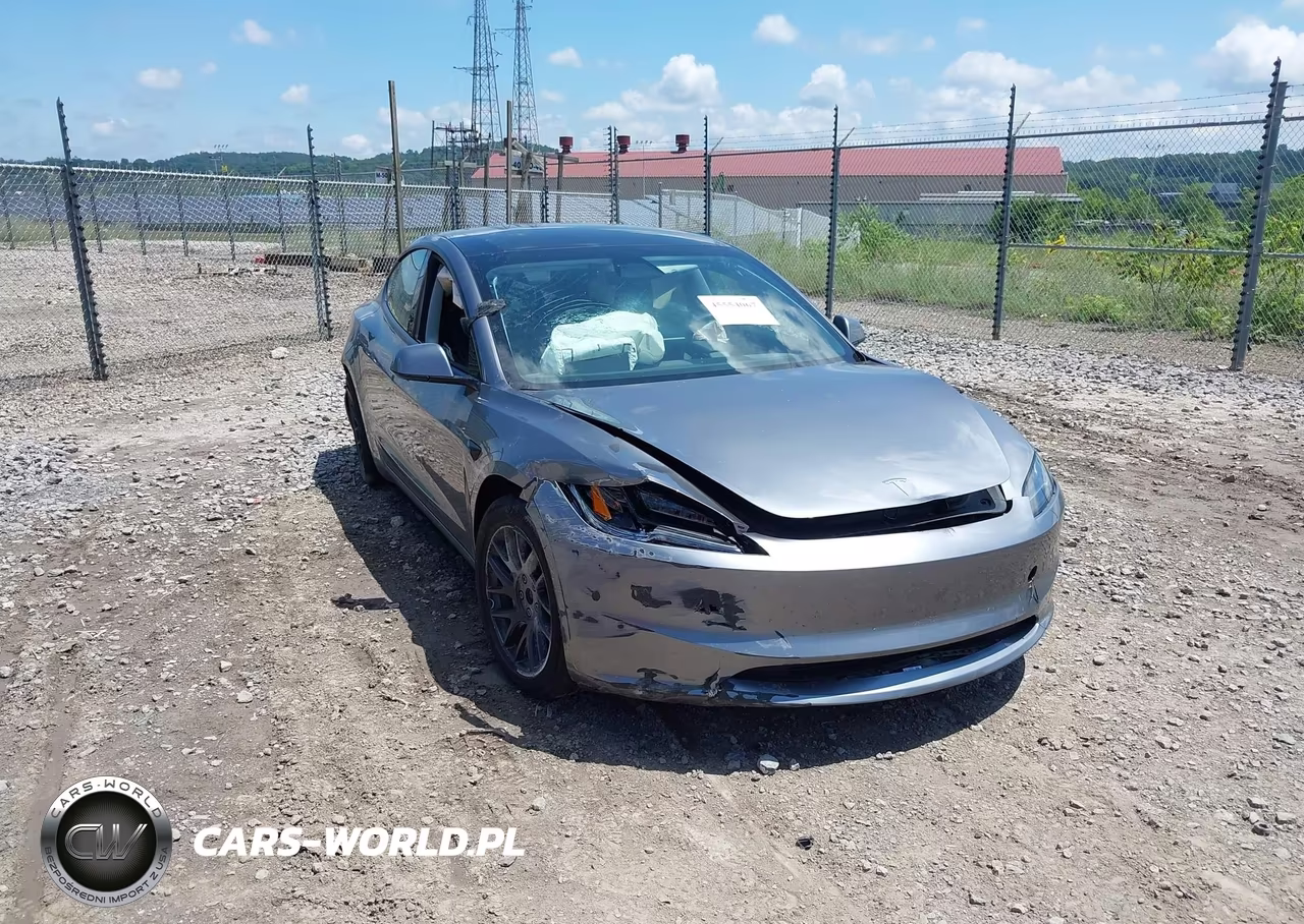 2025 Tesla Model 3 Long Range All-Wheel Drive – zdjęcie 1 z 17
