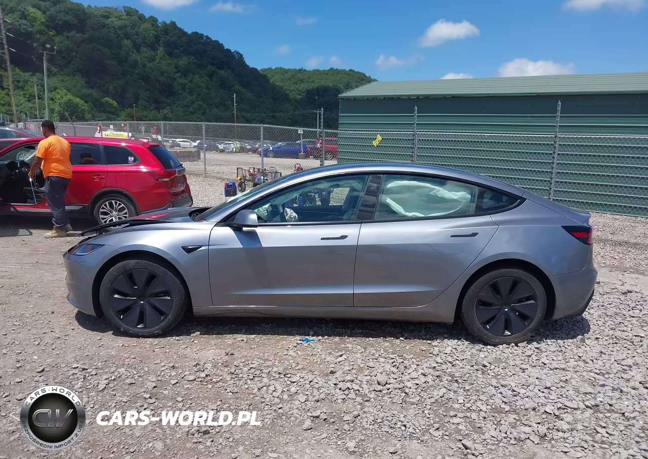 2025 Tesla Model 3 Long Range All-Wheel Drive VIN:5YJ3E1EB1SF894870 - 13