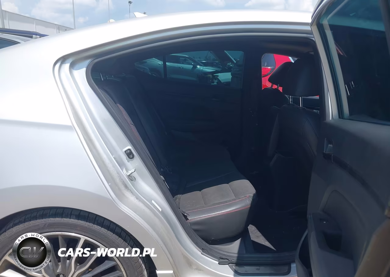 2018 Hyundai Elantra Sport VIN:KMHD04LB1JU518632 - 8