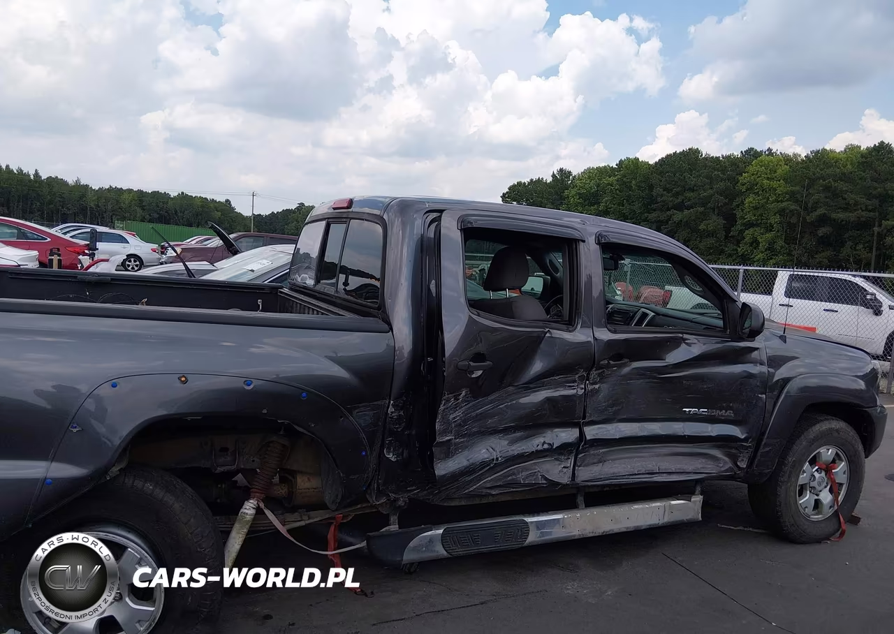 2013 Toyota Tacoma Base V6 VIN:5TFLU4EN1DX067779 - 13