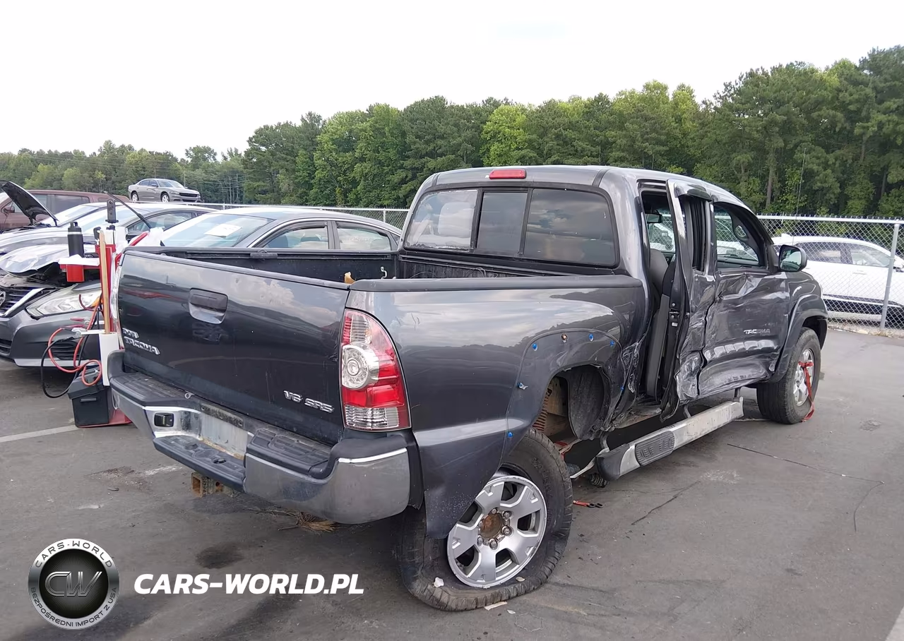 2013 Toyota Tacoma Base V6 VIN:5TFLU4EN1DX067779 - 4