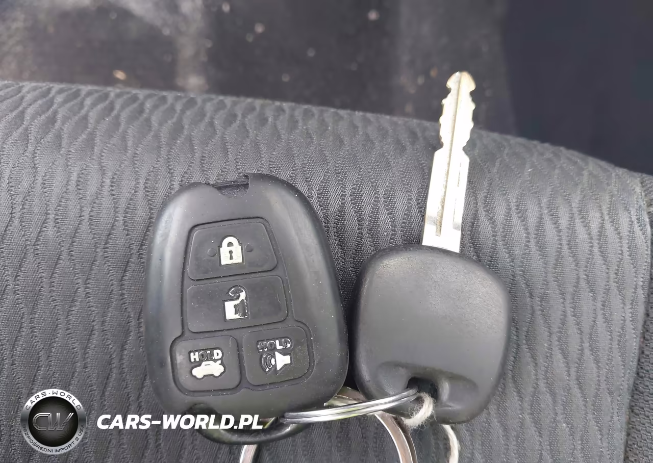 2017 Toyota Corolla Le VIN:2T1BURHE3HC851700 - 11