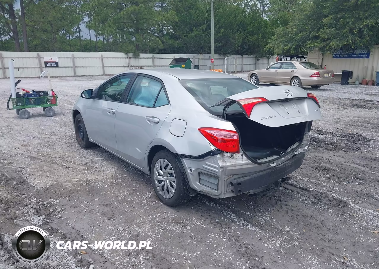 2017 Toyota Corolla Le VIN:2T1BURHE3HC851700 - 3