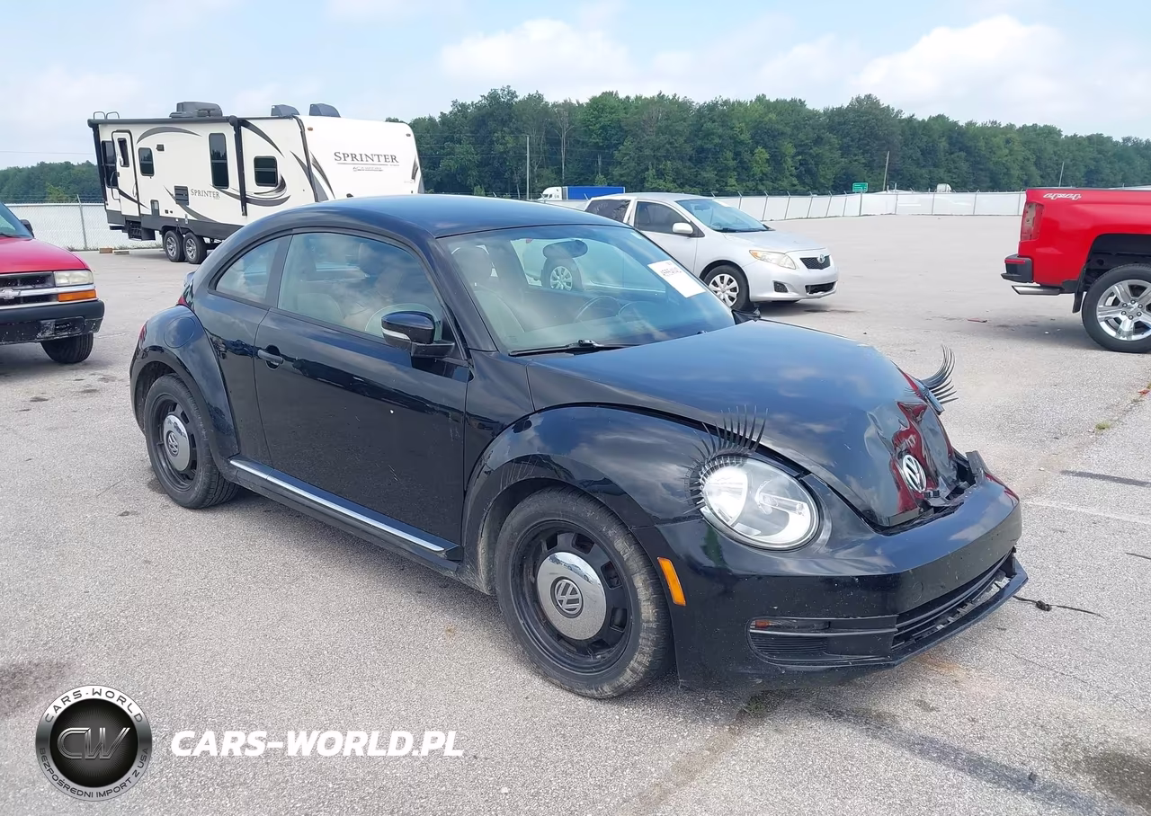 2015 Volkswagen Beetle 1.8T Classic – zdjęcie 1 z 11