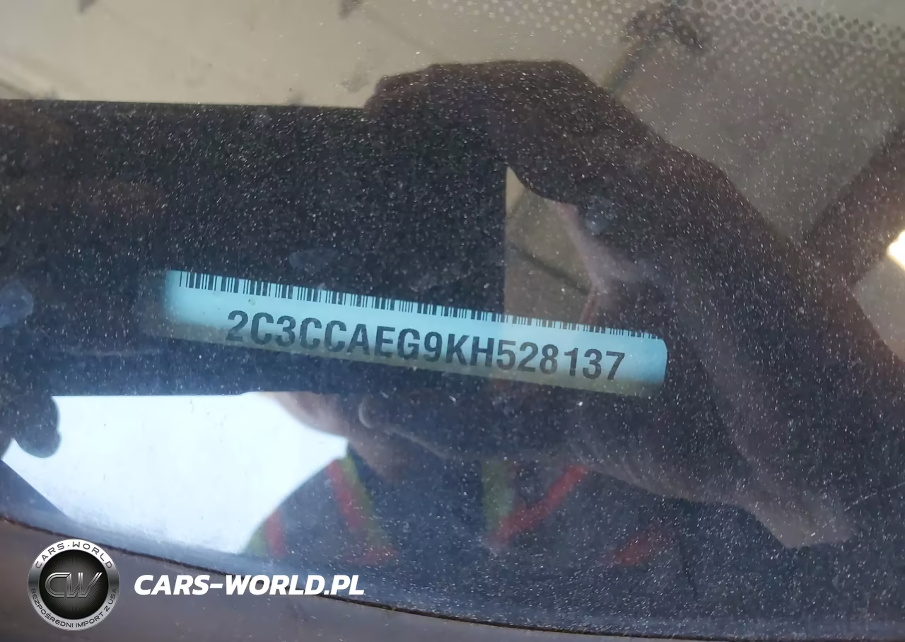 2019 Chrysler 300 Limited VIN:2C3CCAEG9KH528137 - 9
