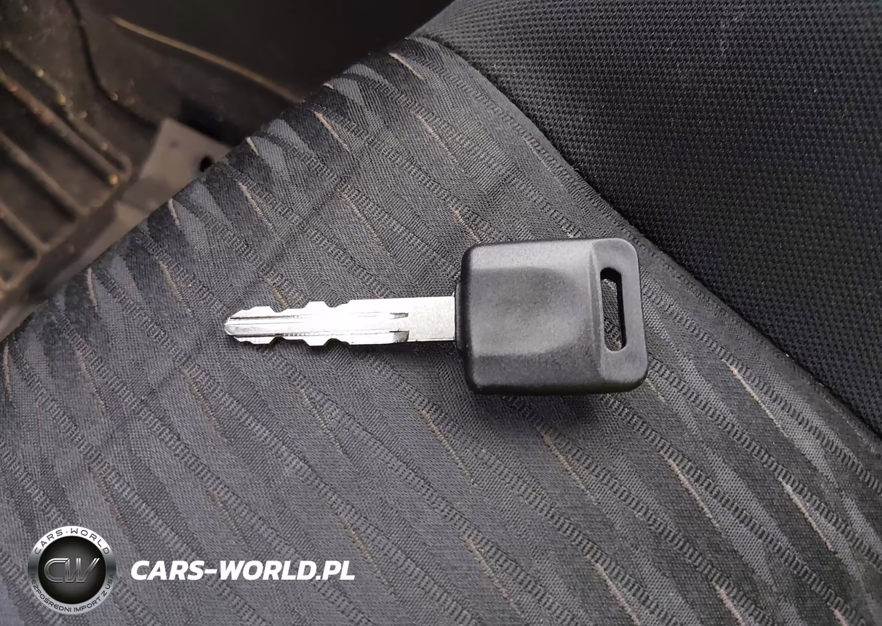 2018 Nissan Rogue S VIN:KNMAT2MT8JP578092 - 11