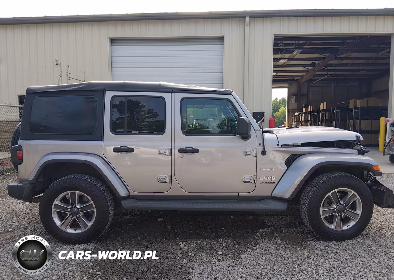 2020 Jeep Wrangler Unlimited Sahara 4X4 VIN:1C4HJXEN6LW175612 - 13