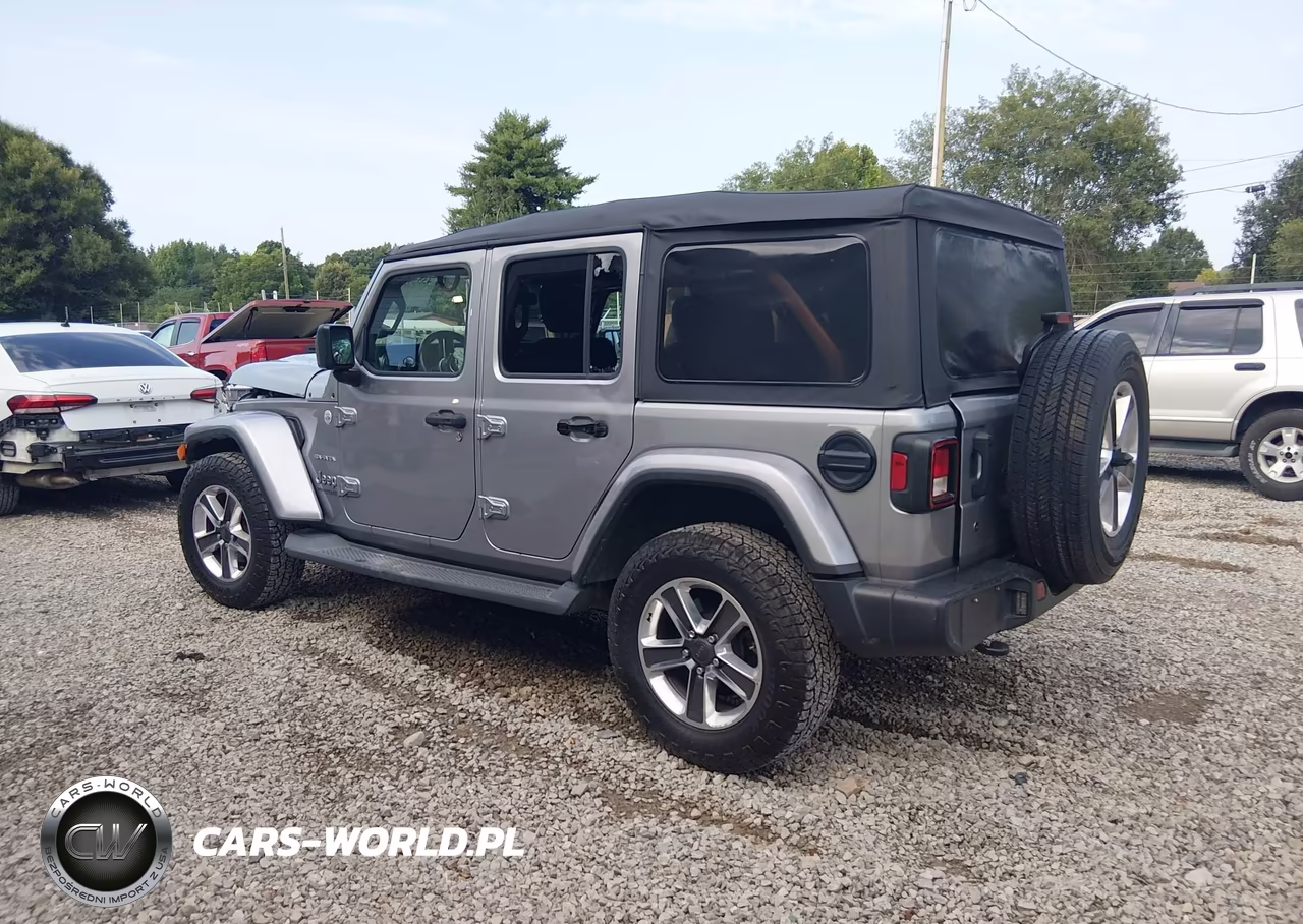 2020 Jeep Wrangler Unlimited Sahara 4X4 VIN:1C4HJXEN6LW175612 - 3