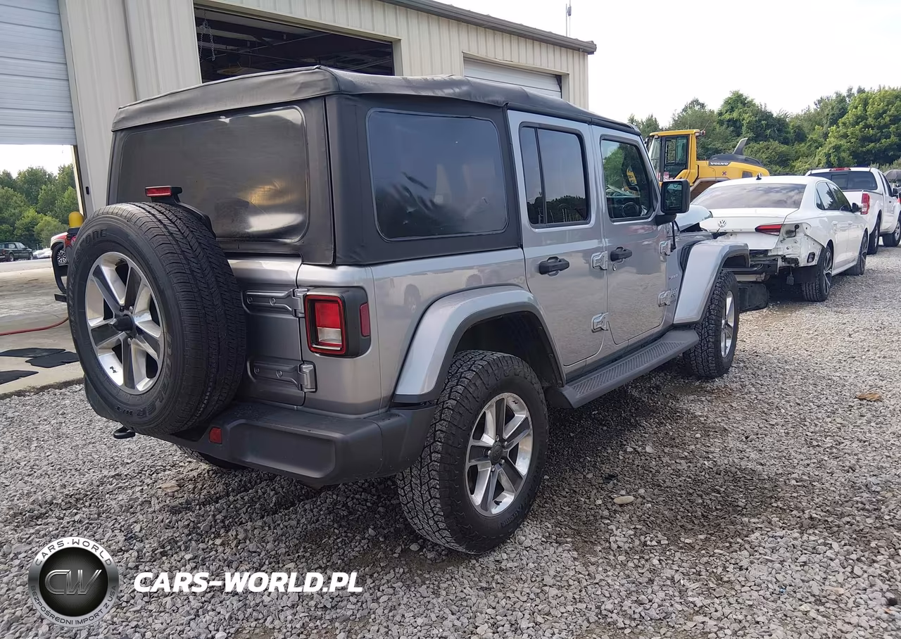 2020 Jeep Wrangler Unlimited Sahara 4X4 VIN:1C4HJXEN6LW175612 - 4