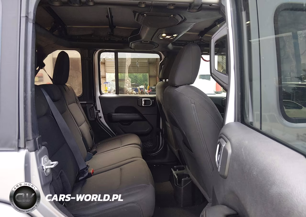 2020 Jeep Wrangler Unlimited Sahara 4X4 VIN:1C4HJXEN6LW175612 - 8