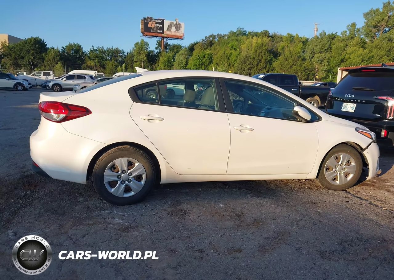 2018 Kia Forte Lx VIN:3KPFL4A74JE259653 - 13