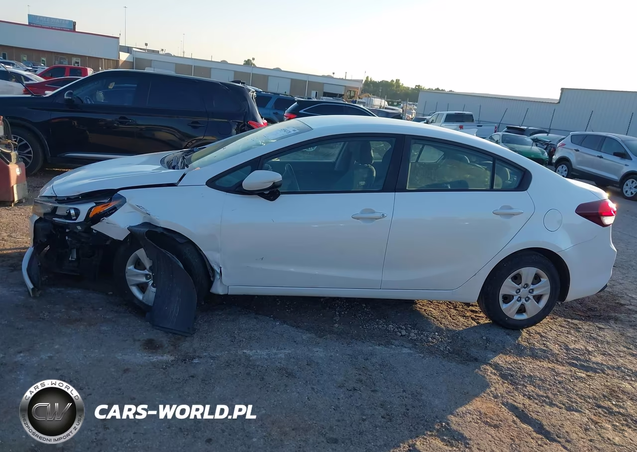 2018 Kia Forte Lx VIN:3KPFL4A74JE259653 - 14