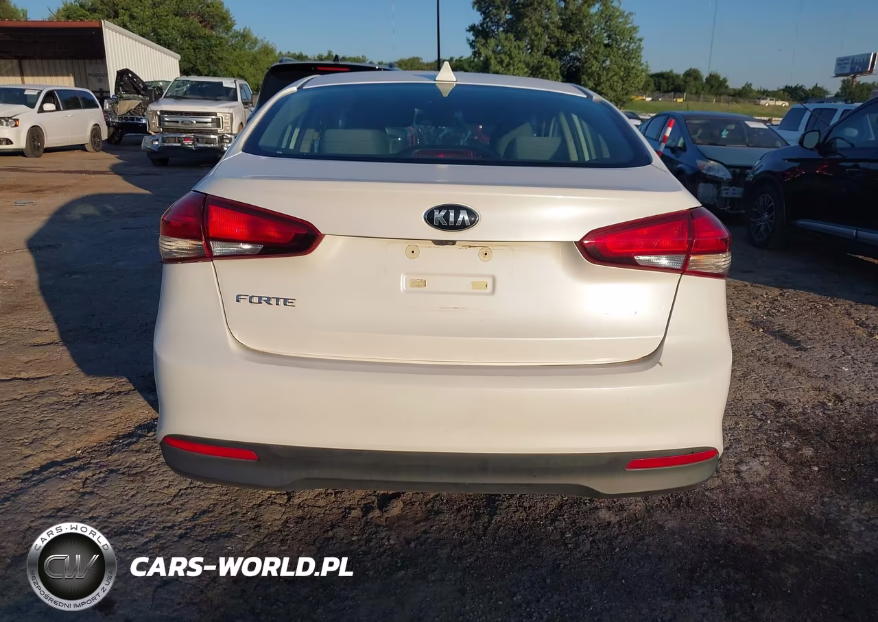 2018 Kia Forte Lx VIN:3KPFL4A74JE259653 - 16