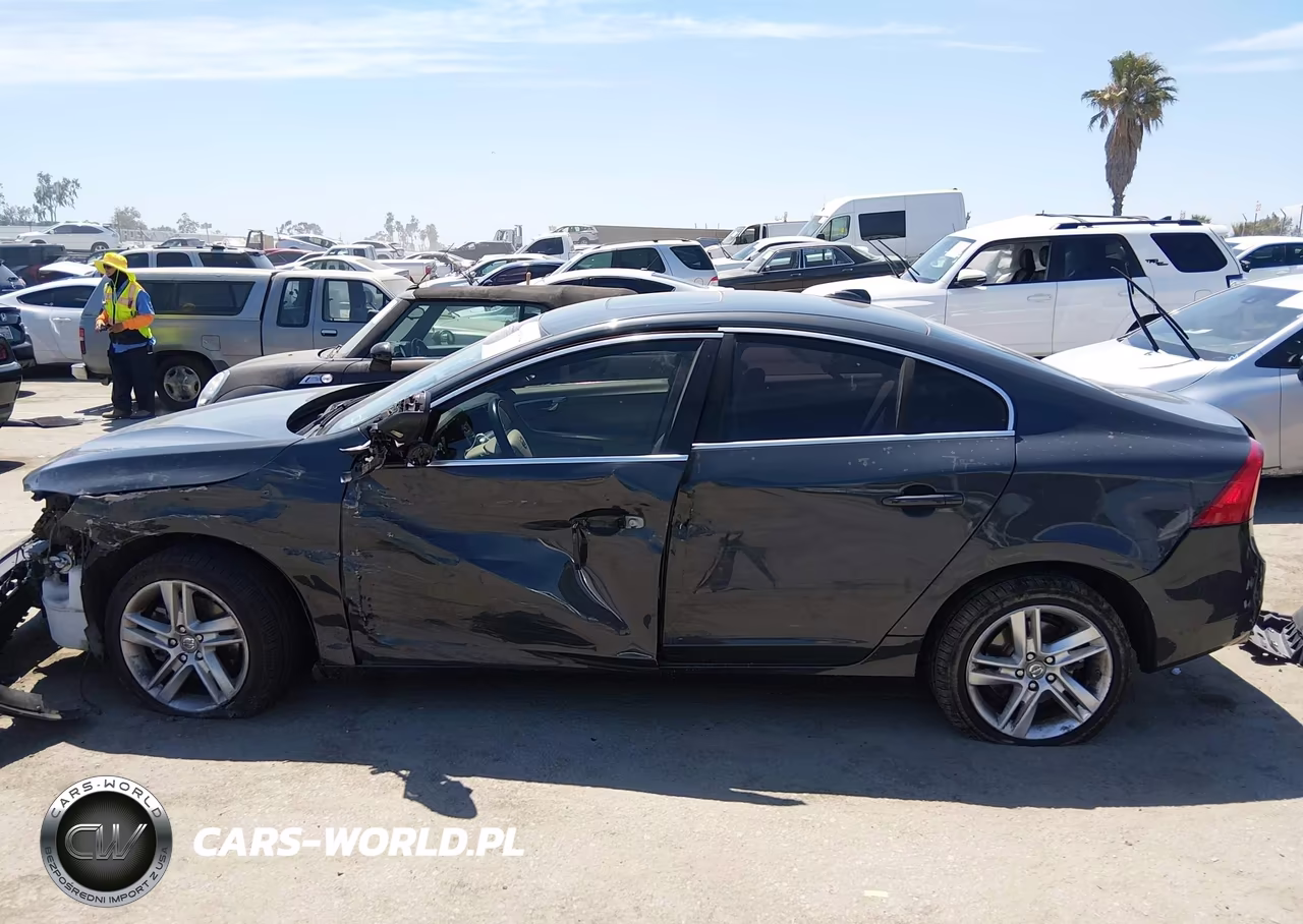 2015 Volvo S60 T5 Platinum VIN:YV140MFM8F1351805 - 14