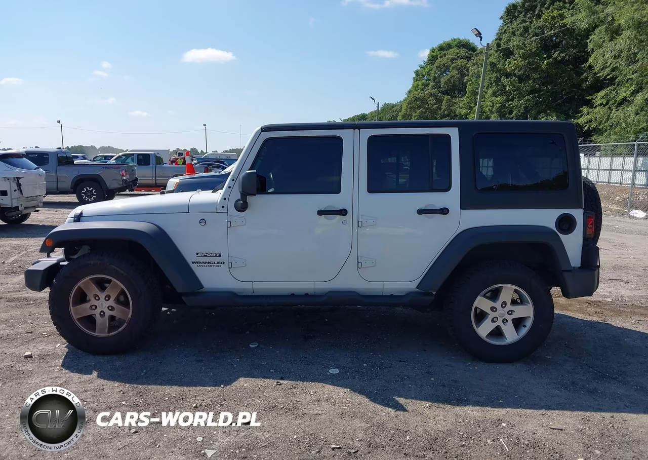 2016 Jeep Wrangler Unlimited Sport VIN:1C4BJWDG4GL139010 - 14