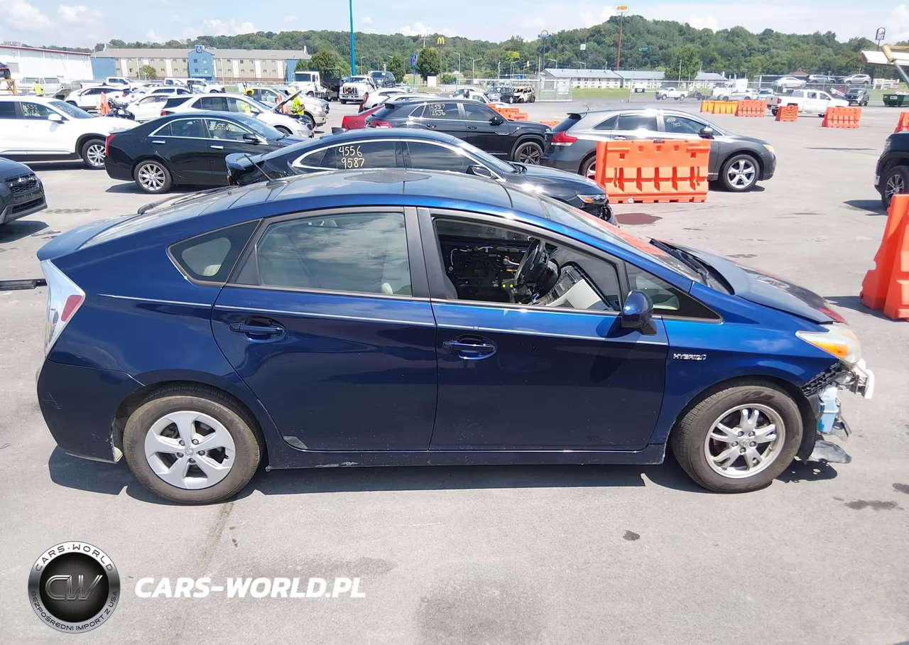 2013 Toyota Prius Three VIN:JTDKN3DU5D1623932 - 14
