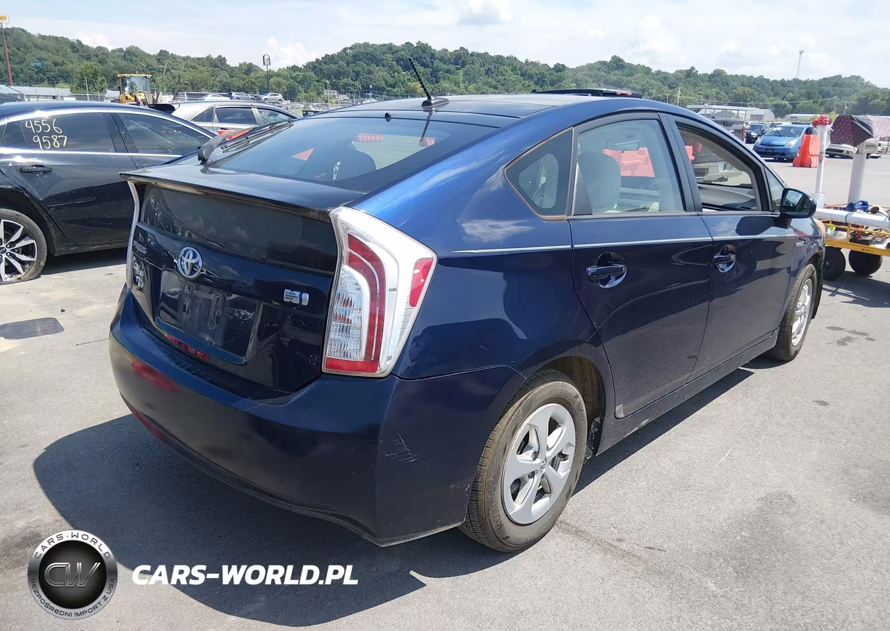 2013 Toyota Prius Three VIN:JTDKN3DU5D1623932 - 4